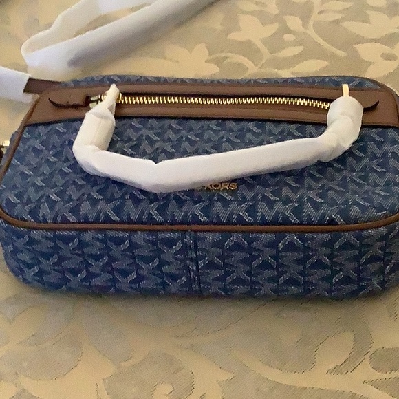 Amazing MK Denim Jet Setter Crossbody💙💙💙NWT - Picture 4 of 12